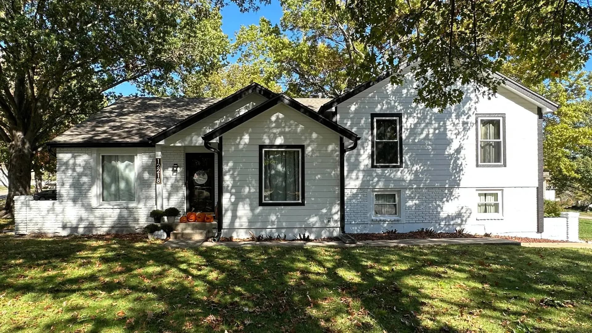 Safe Harbor transforms Overland Park home by installing James Hardie siding and ProVia windows