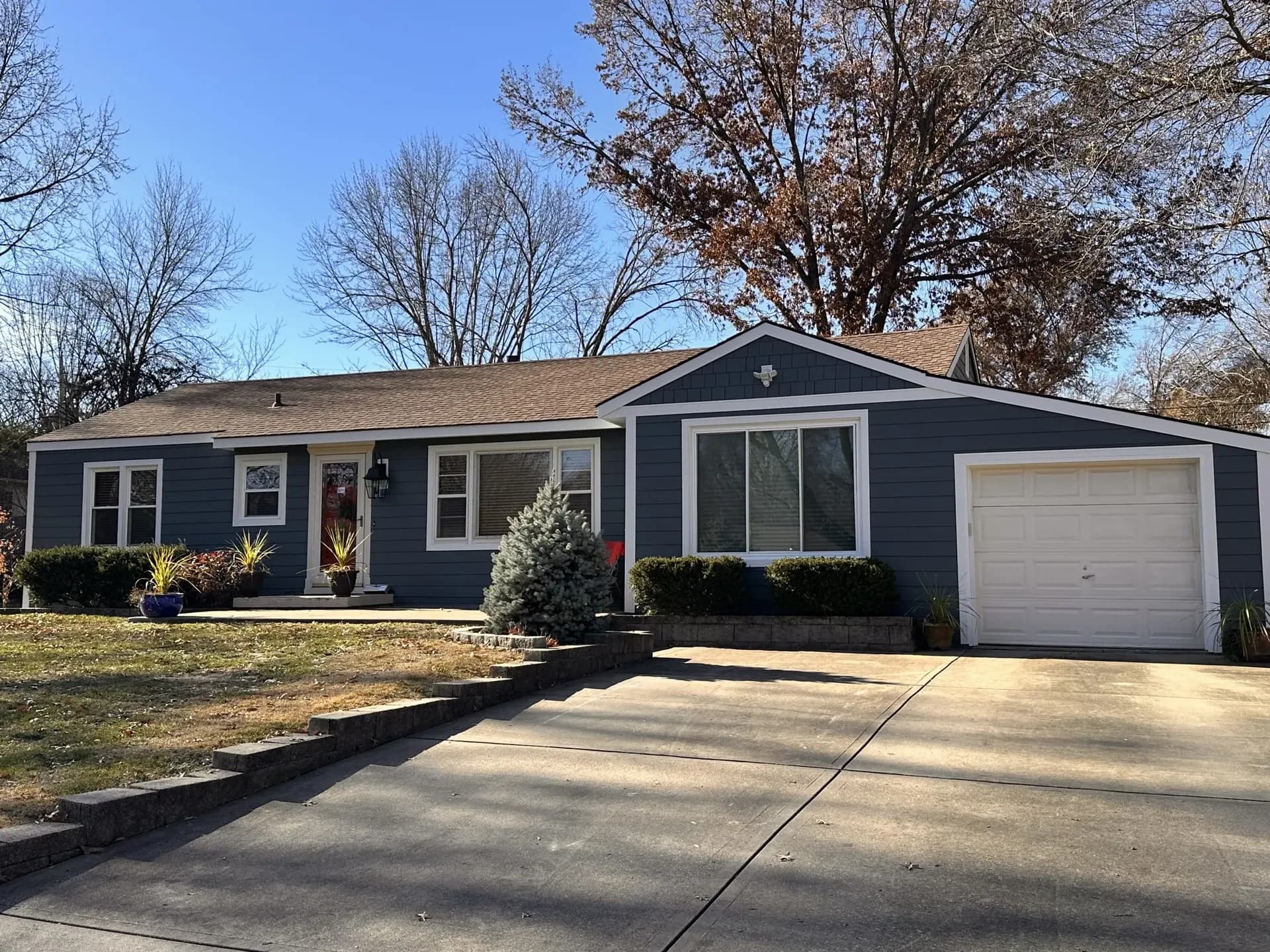 Safe Harbor Exteriors updates wood rotted home with Hardie Siding