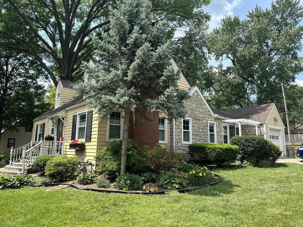 before-blue-james-hardie-siding-installed-on-overland-park-home-02.jpeg