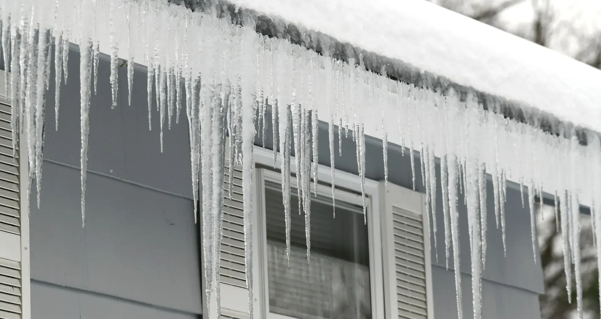 how-to-prevent-ice-dams-from-harming-your-home-exterior-01-1