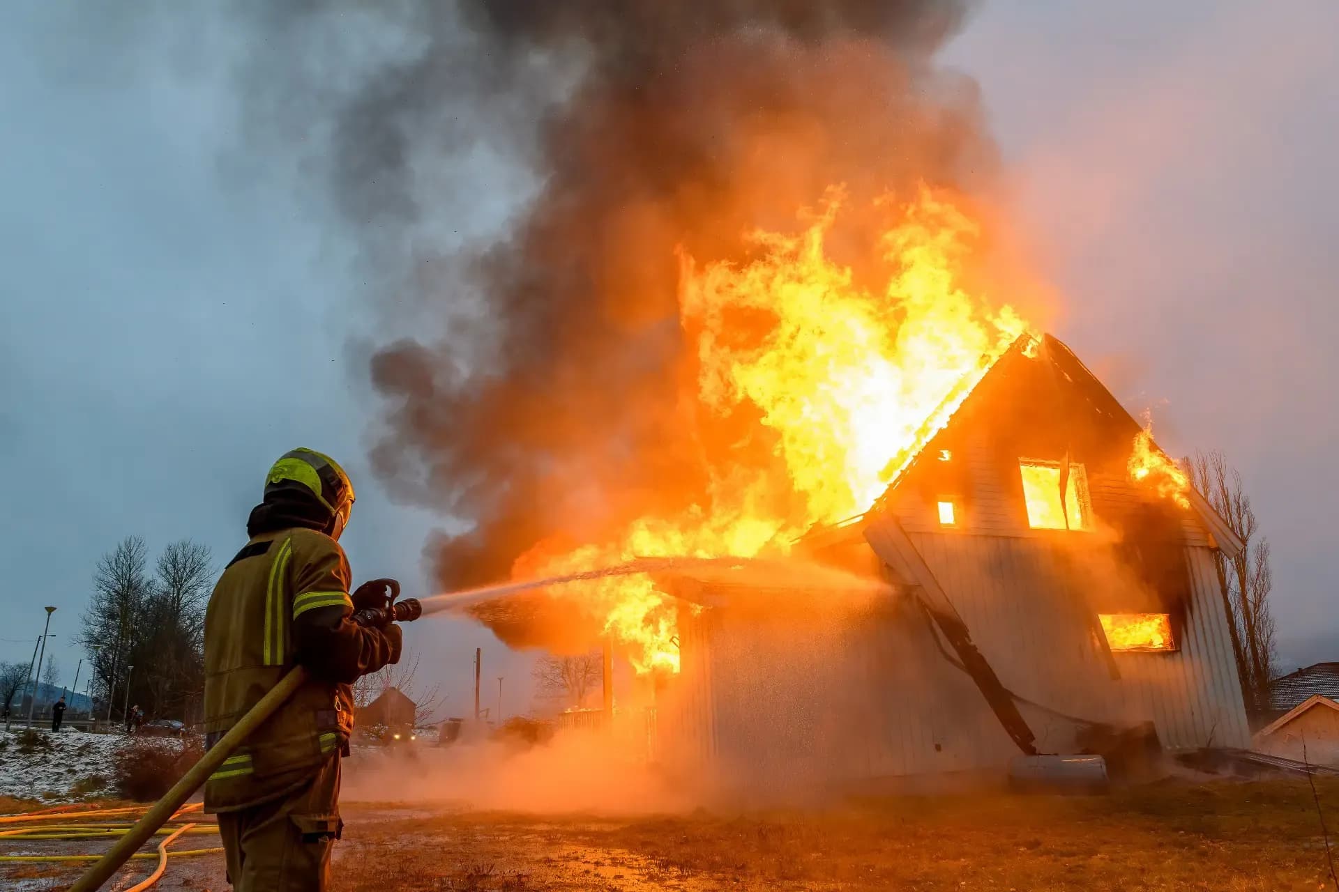 8 Reasons to Choose Fire-Resistant James Hardie Siding