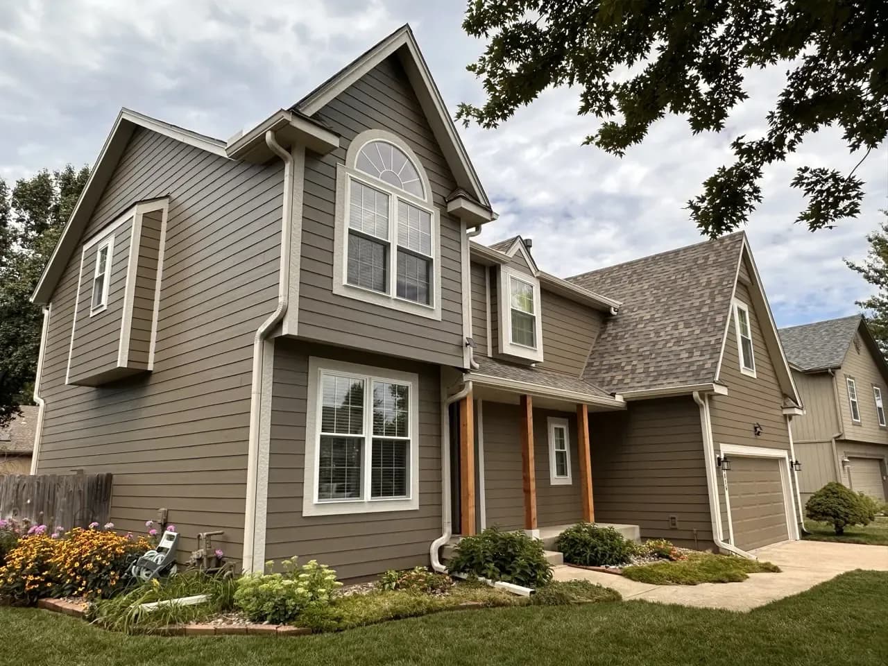 shawnee-hardie-siding-installation-provia-windows-02.webp